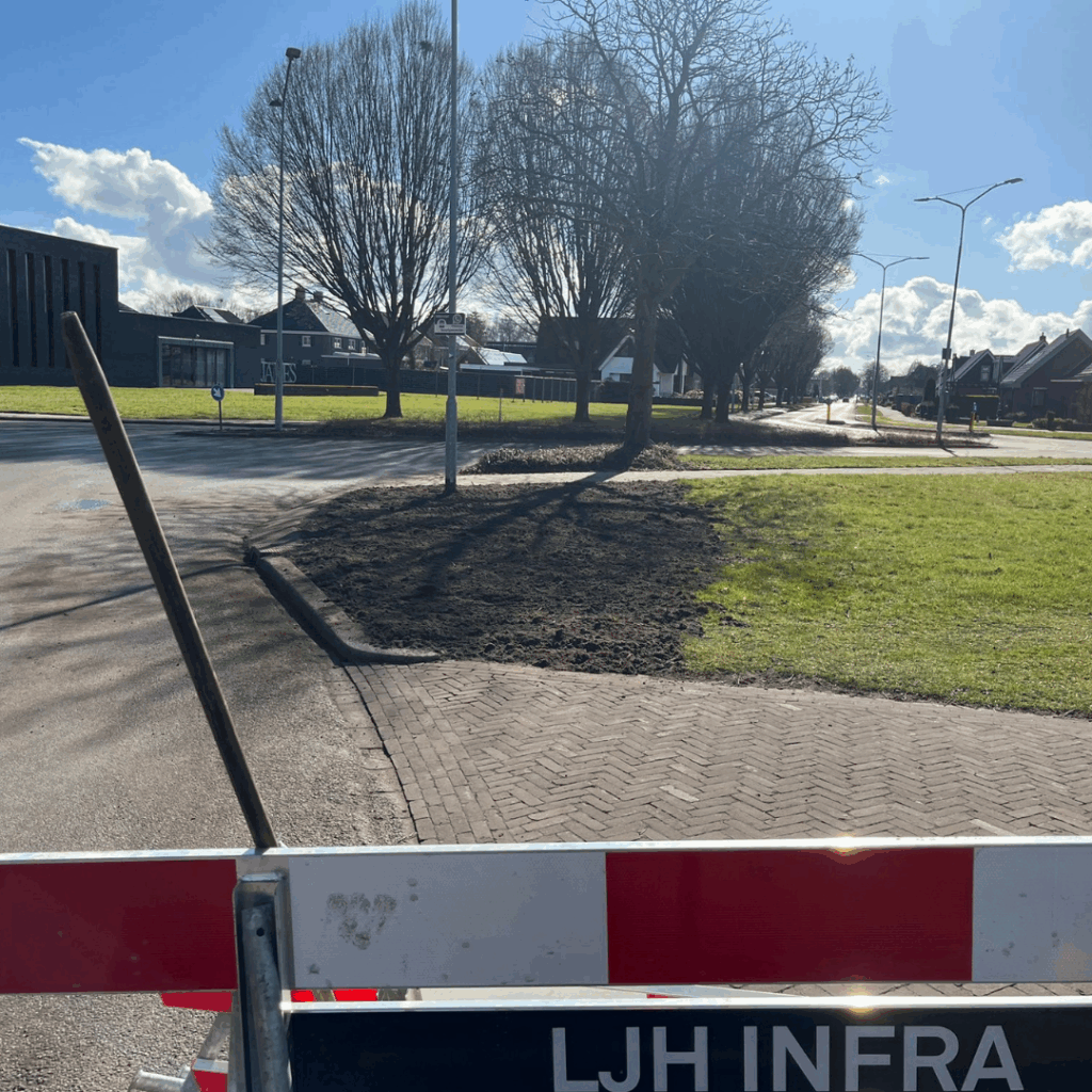 Grondwerk: Opschonen + doorspitten diverse plantenvakken Gemeente Stadkanaal (I.o.v. Sight Landscaping)
