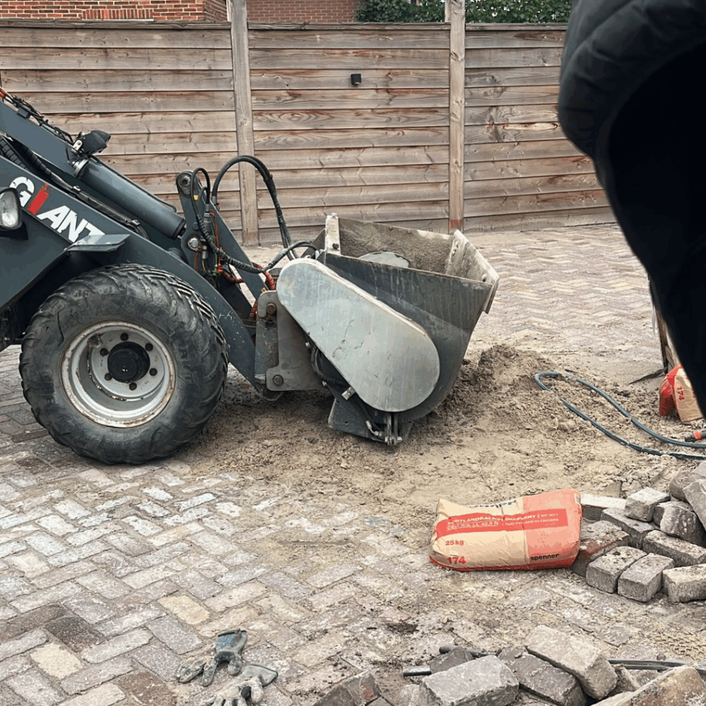 Minikraan & -shovel: Mixbak shovel. Voor het mixen van bijv.: Drainagemortel, beton en stelspecie.