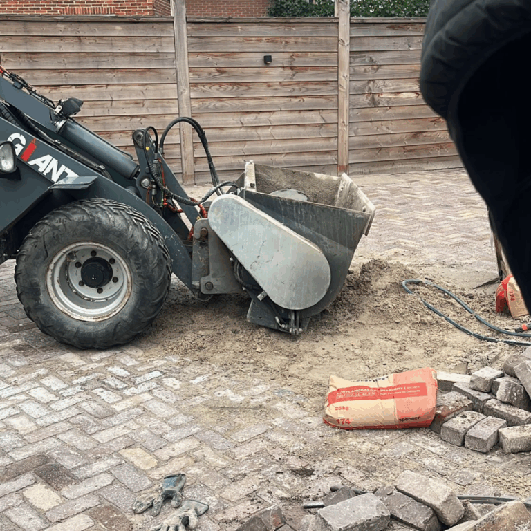Minikraan & -shovel: Mixbak shovel. Voor het mixen van bijv.: Drainagemortel, beton en stelspecie.