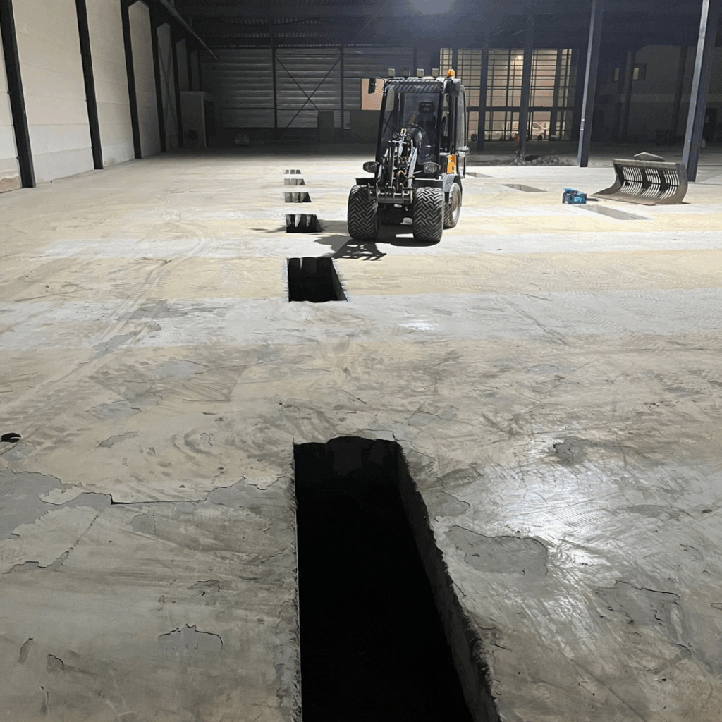 Grondwerk: Ontgraven kopgaten t.b.v. aanbrengen funderingspalen. Sligro Groningen (i.o.v. Retailbouw Nederland)